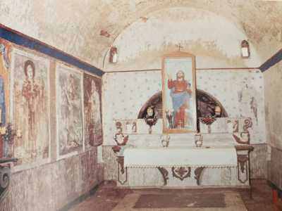 ...la zona absidale fu invece imbiancata a calce con fiorellini azzurri (dal libro Bari sotto chiave a cura di N. Lavermicocca)